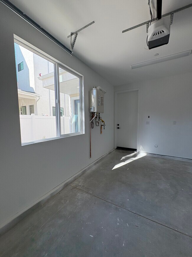 Building Photo - 258 Donax Ave