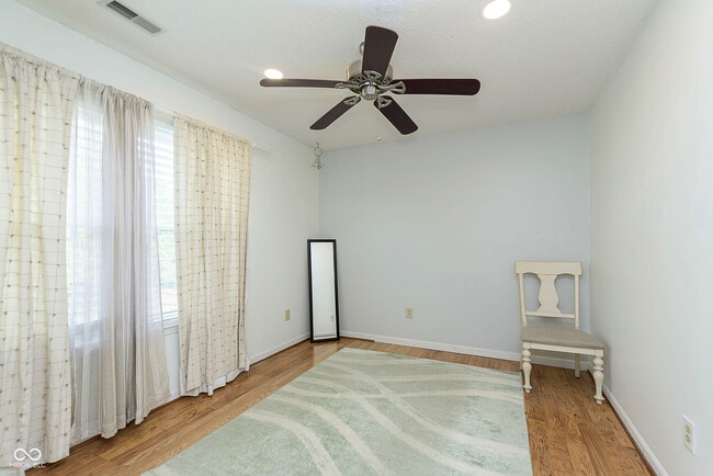 Building Photo - 266 E Pine Ridge Dr