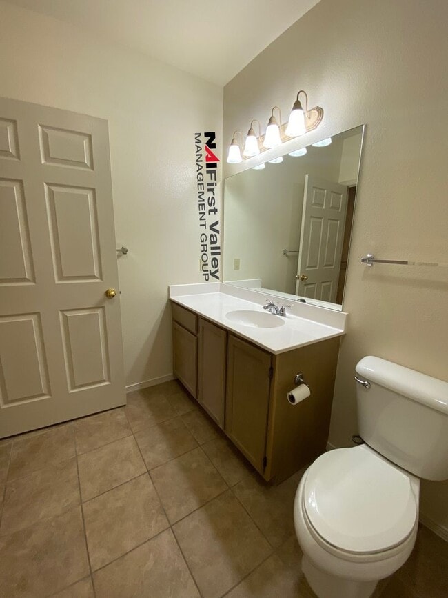 Building Photo - 2 Bedrooms, 2 Baths