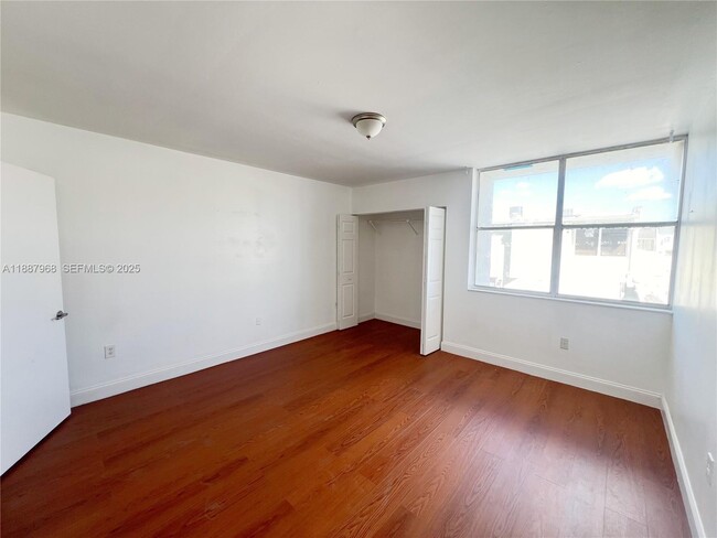 Building Photo - 3895 W 9th Way