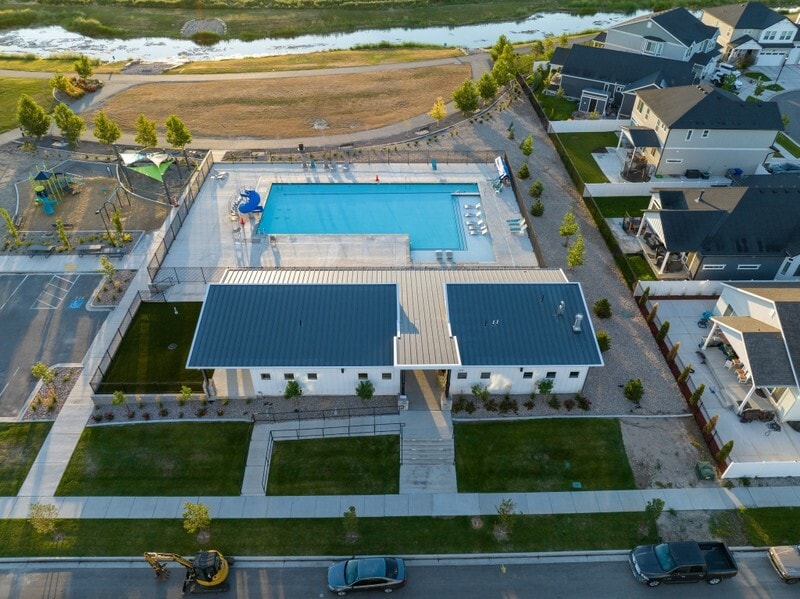 Building Photo - 213 N Riverside Dr
