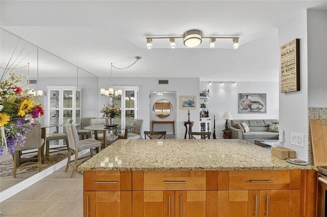 Building Photo - 7100 Sunshine Skyway Ln S