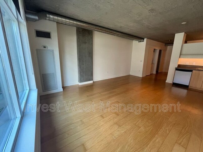 Building Photo - 1926 W Burnside St