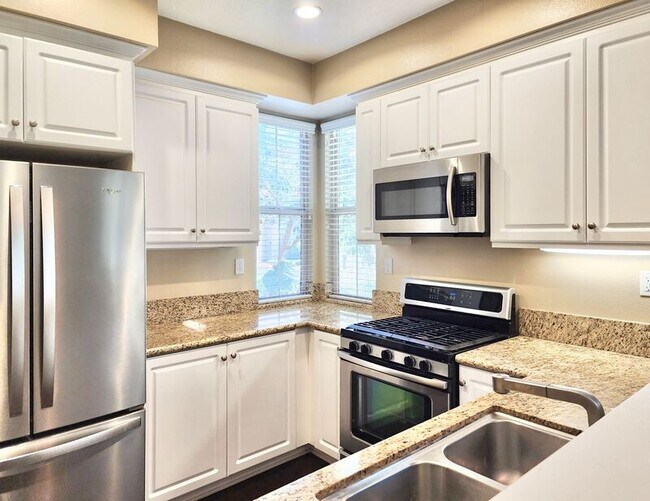 Building Photo - 112 Hedge Bloom