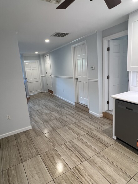 Building Photo - 38 Hillsdale Rd