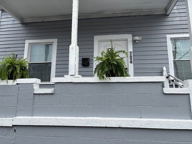 Primary Photo - 704 Lavinia St