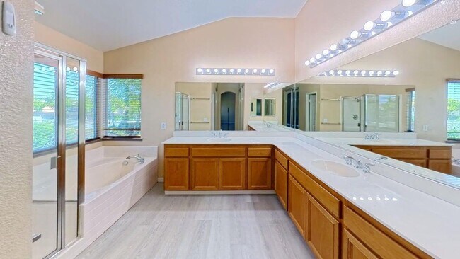 Building Photo - 37978 Spur Dr