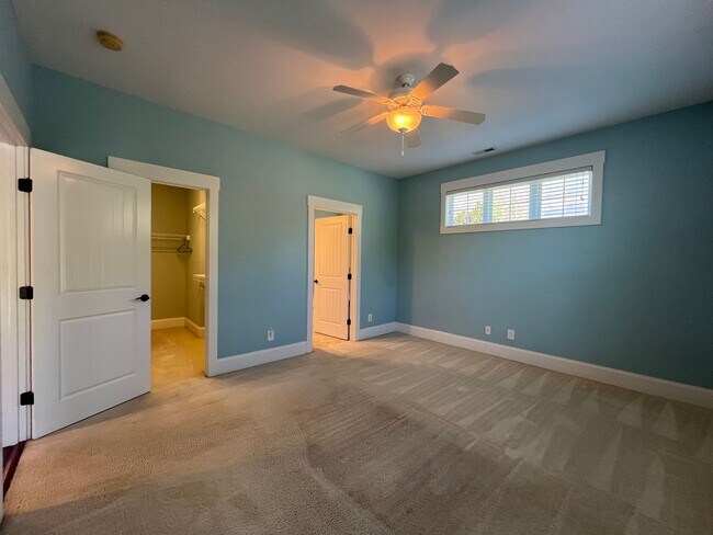 Building Photo - Absolutely Adorable!