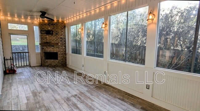 Building Photo - 1411 May Ave SE