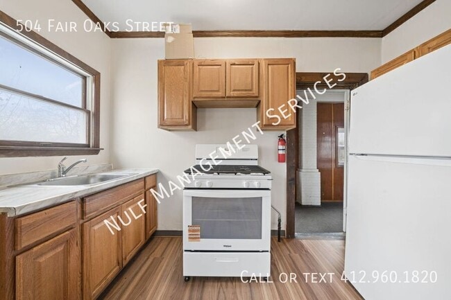 Building Photo - 504 Fair Oaks St