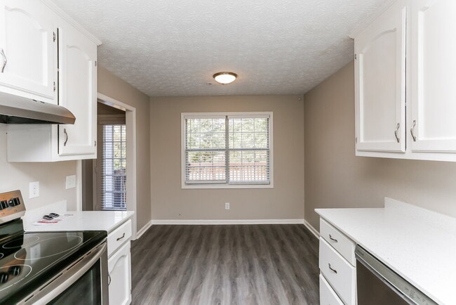 Building Photo - 816 Ruswood Rd