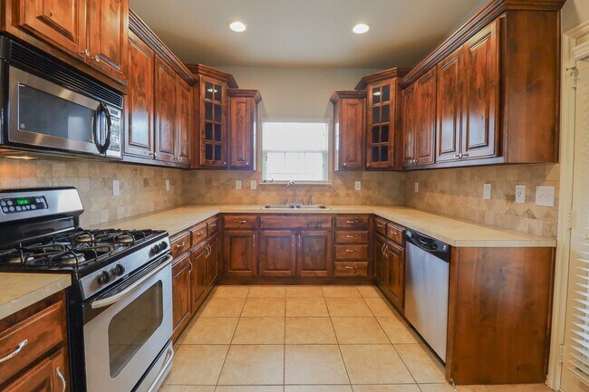 Building Photo - 3 bed | 2 bath in New Tulsa!