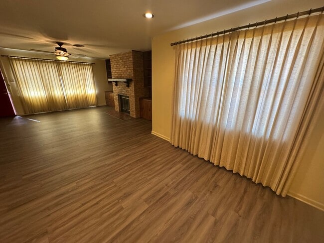 Building Photo - 550 E N 19th St