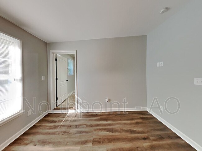 Building Photo - 521 Madison Ave