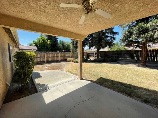 Building Photo - Southeast Visalia home coming soon!