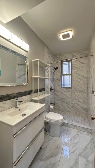 Building Photo - 5716 N Campbell Ave