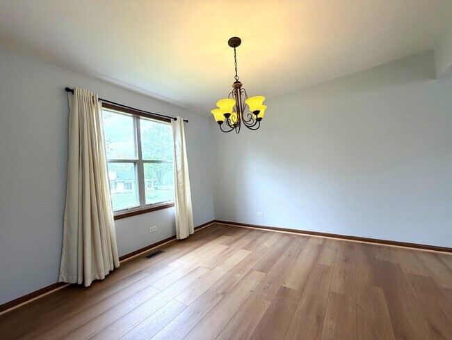 Building Photo - 1724 Hall Pl