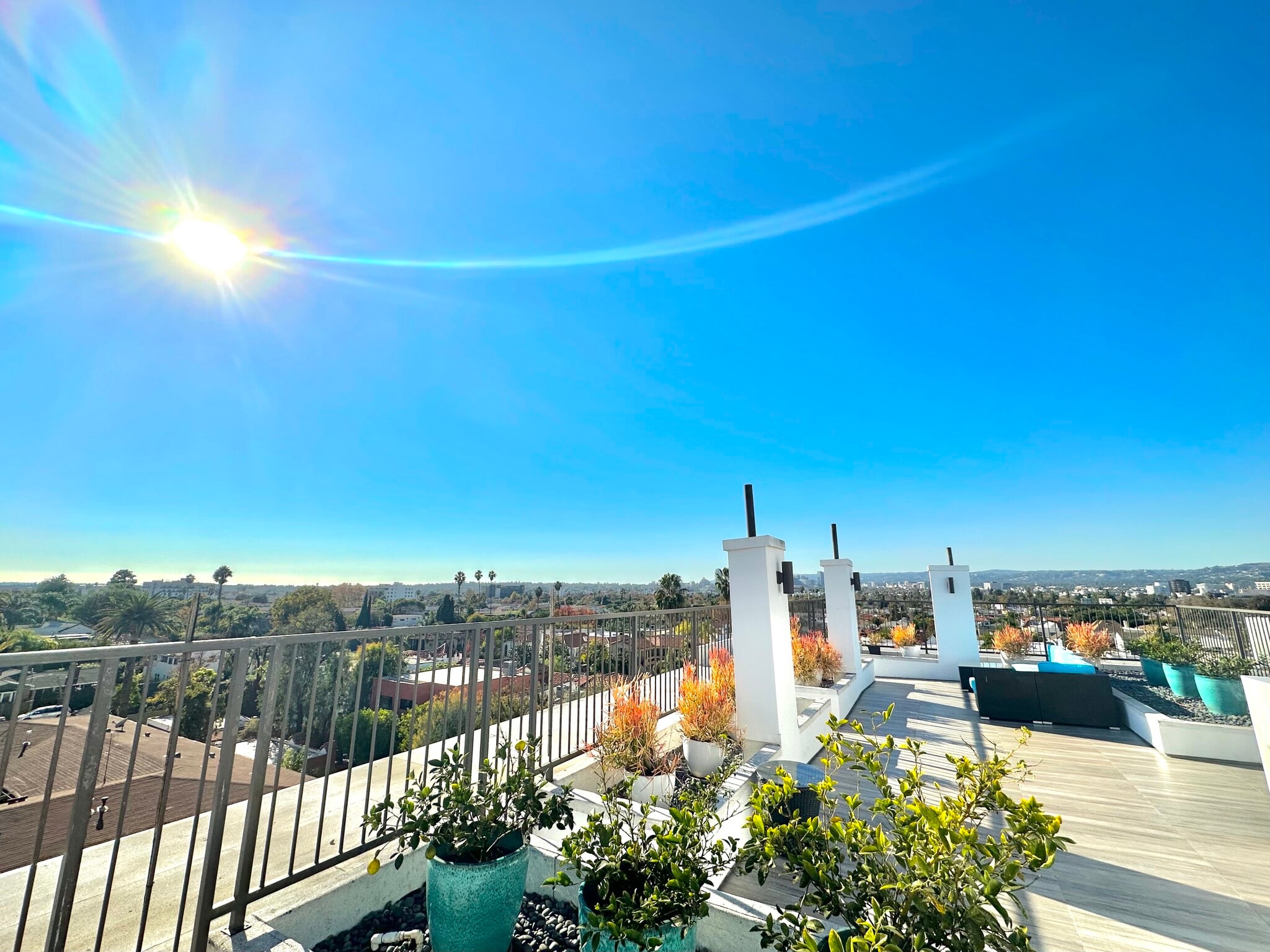 Rooftop Lounge - 1127 Spaulding S Ave