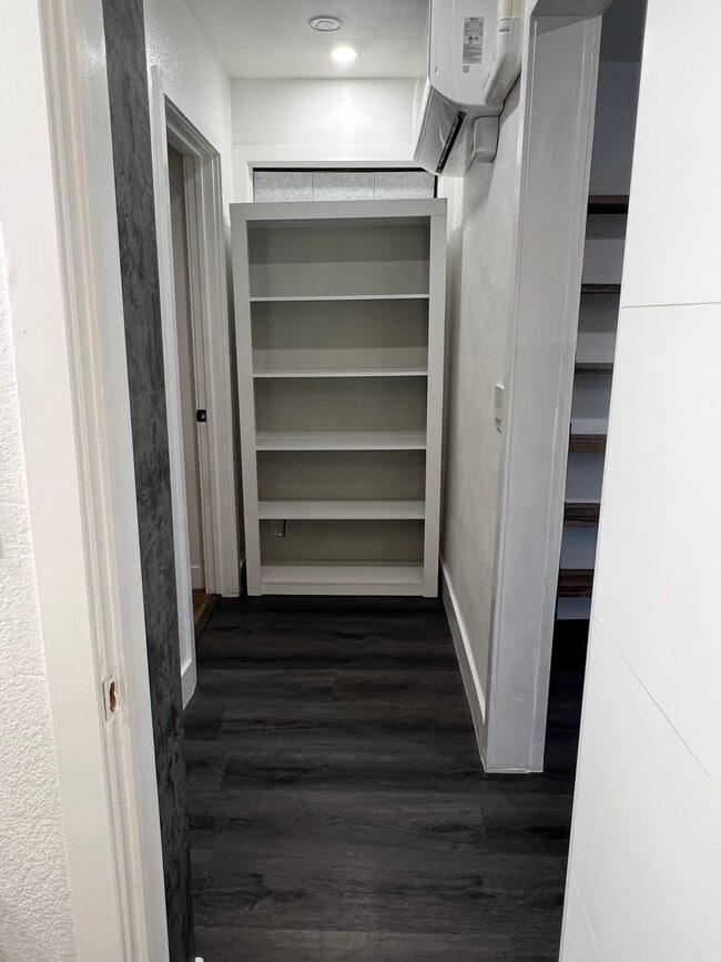 Building Photo - 40585 Sanalamar Dr