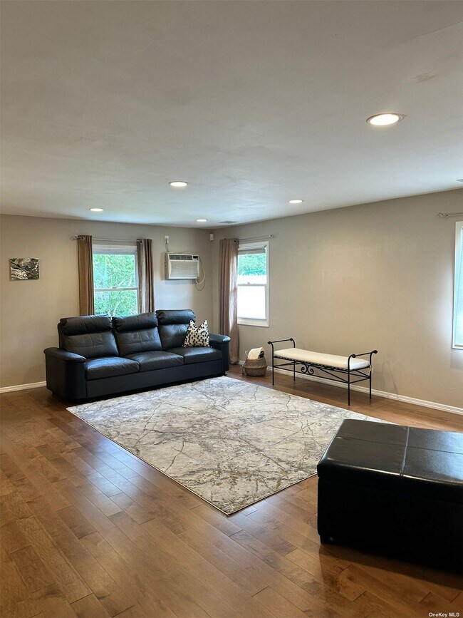 Building Photo - 115 Wedgewood Dr