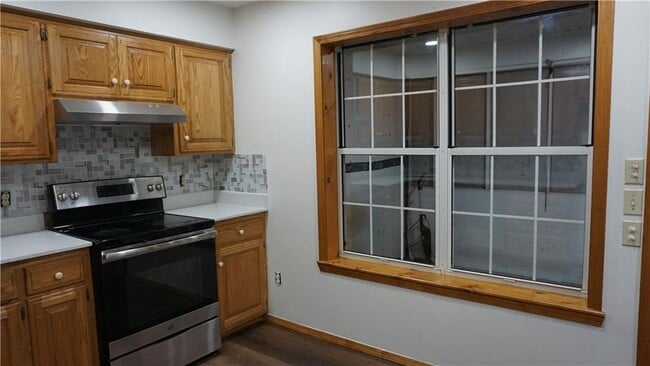 Building Photo - 107 N Elm Springs Rd