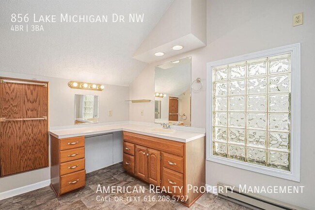 Building Photo - 856 Lake Michigan Dr NW