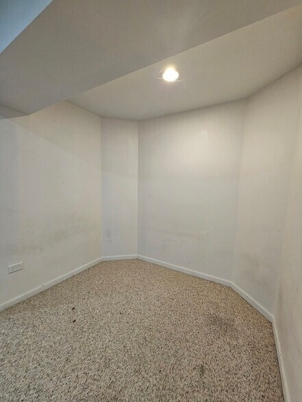 Building Photo - 420 Merry Oaks Rd