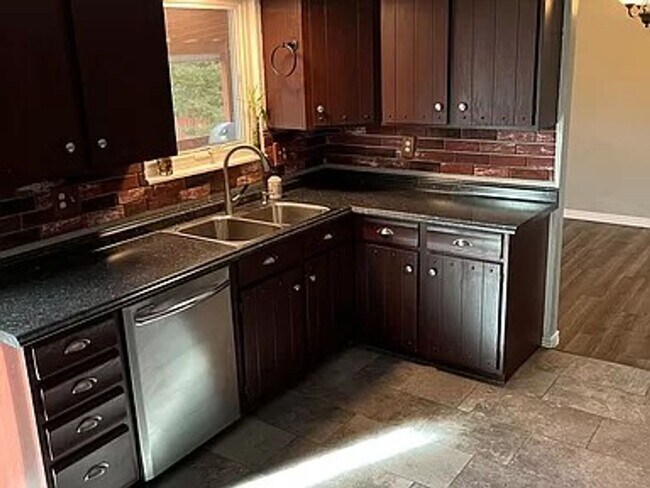 Building Photo - Spacious Home on a Large Lot in Villa Loma Neighborhood in D11