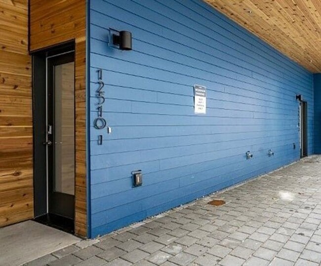 Building Photo - Brand New Pinehurst Home with Hardwood Floors & Easy I-5 Access