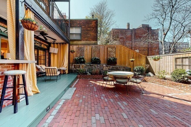 Building Photo - 23 Pinckney St