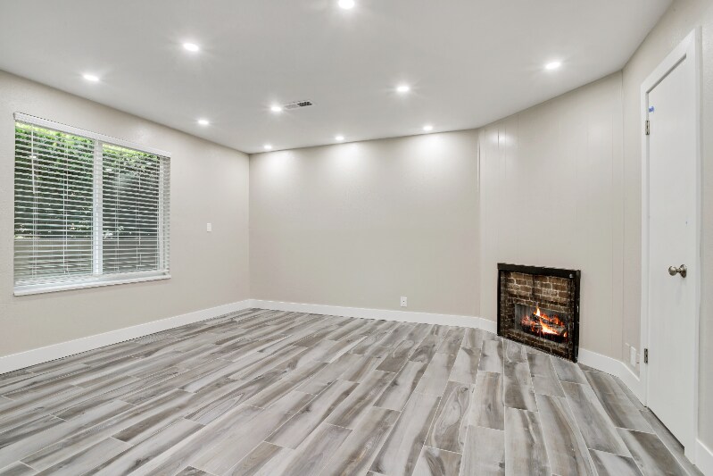 Building Photo - 4371 S Fairbourne Ave