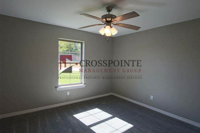 Building Photo - Beautiful 3 Bedroom 2 Bathroom Townhouse in South Tyler! Now offering 1st full month rent free!