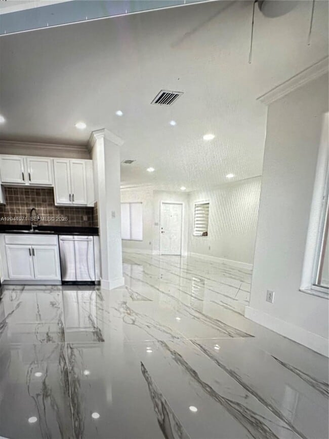 Building Photo - 7001 SW 164th Ct