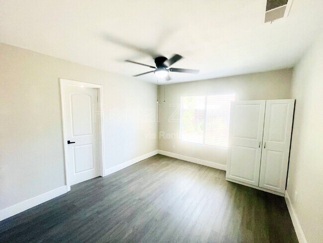 Building Photo - 423 El Portal Ct