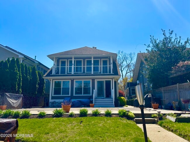 Building Photo - 1305 Locust Dr