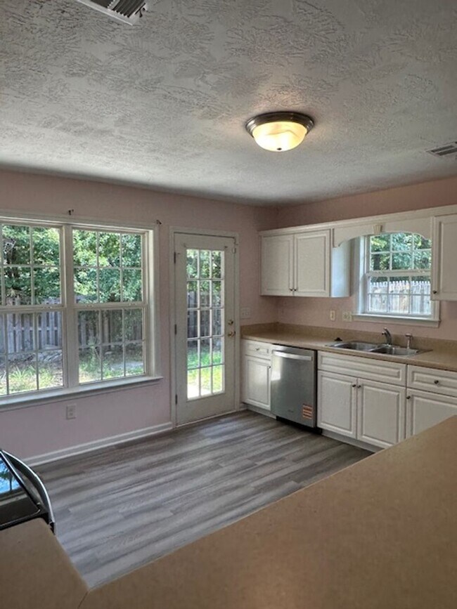 Building Photo - 3 BR/ 2 BA Attached Home