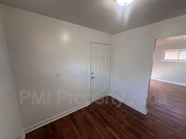 Building Photo - 5650 N 61st St