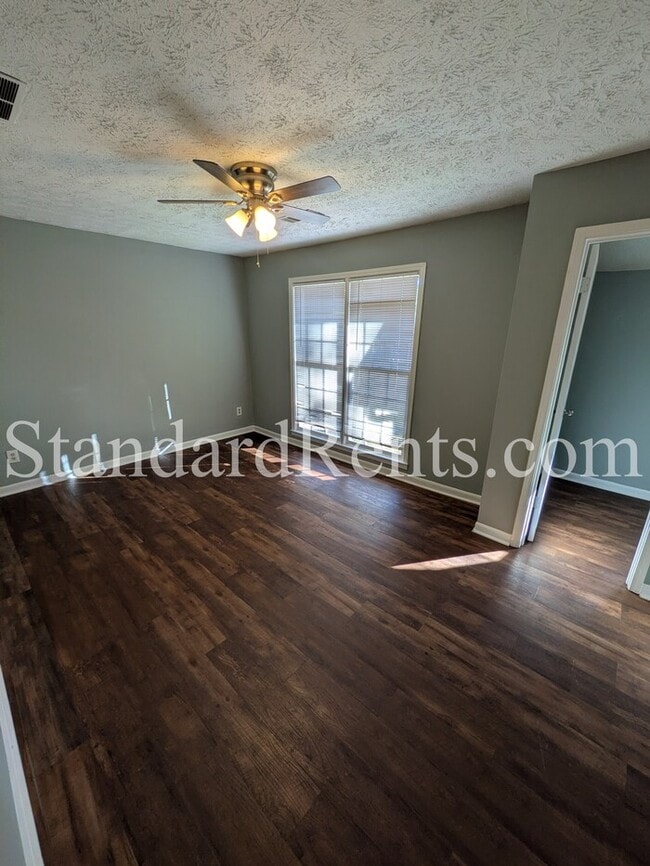 Building Photo - 622 Hickory Hollow Ln