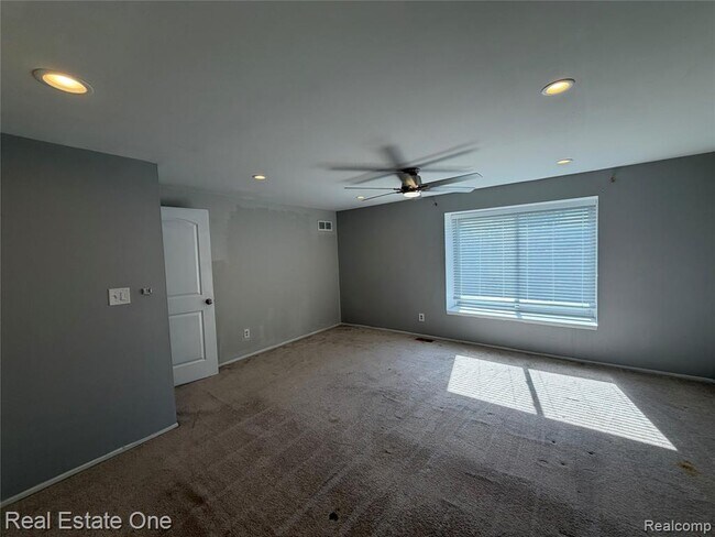 Building Photo - 29828 CITY CENTER # 1 Dr
