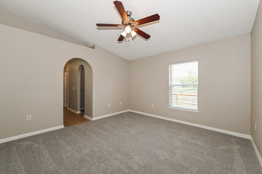 Building Photo - 9341 Thunderbolt Dr
