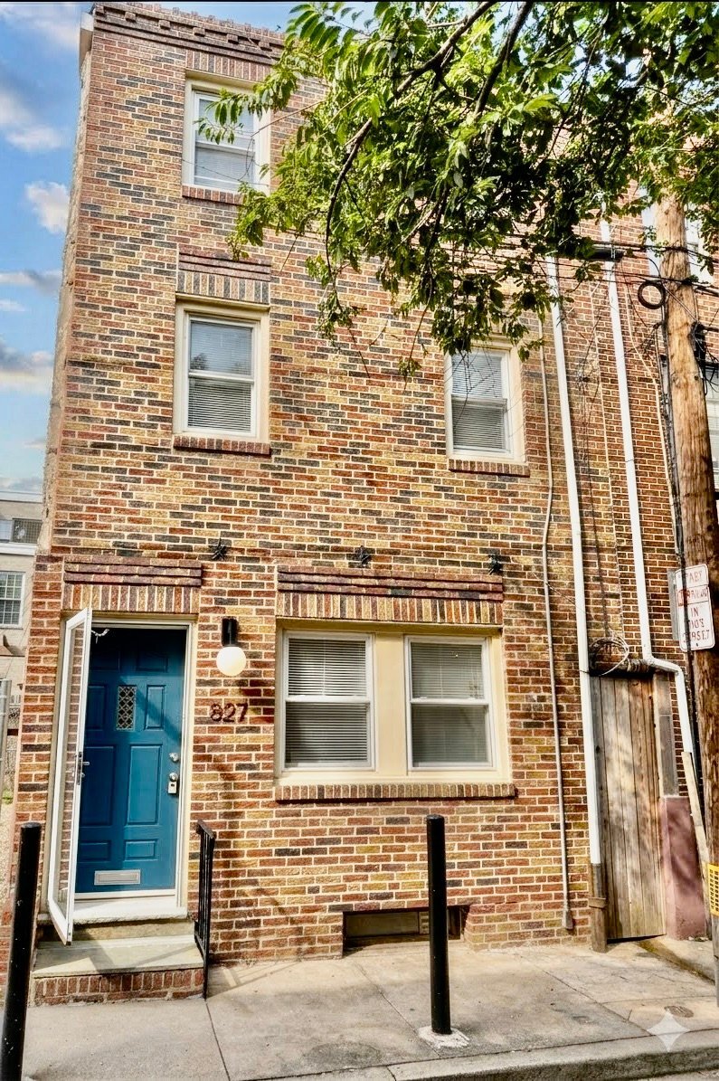 Building Photo - 827 League St