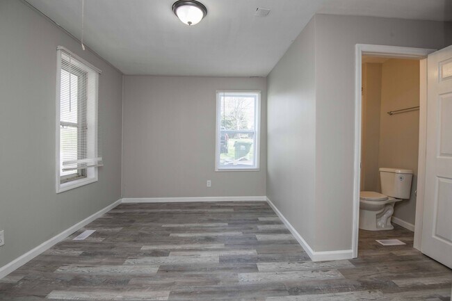 Building Photo - 912 Hotel Ave