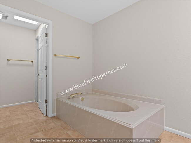 Building Photo - 811 Camino Corrida