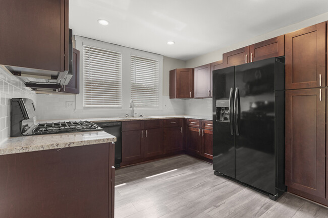Building Photo - 2909 Fischer St