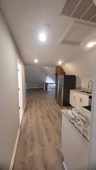 Building Photo - 11 Maple Ave