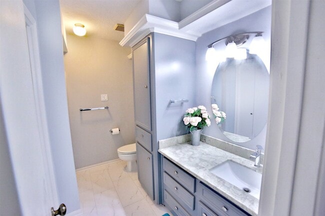 Building Photo - 727 Bunker Hill Rd