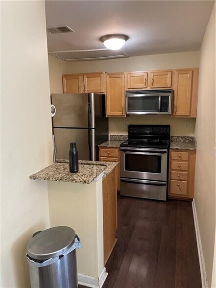 Building Photo - 1031 State St NW