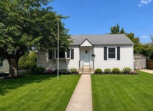 Building Photo - 2701 Fair Oaks Ave
