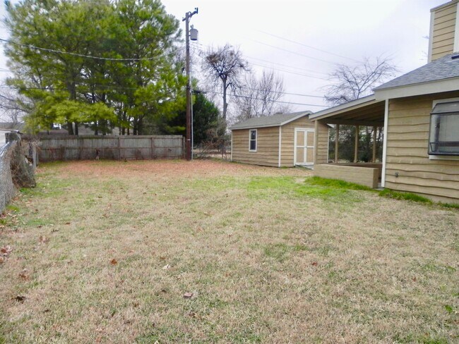 Building Photo - 4248 S Cincinnati Ave