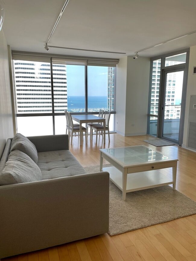 Building Photo - Luxury 1bed/1bath AVAILABLE in the LOOP